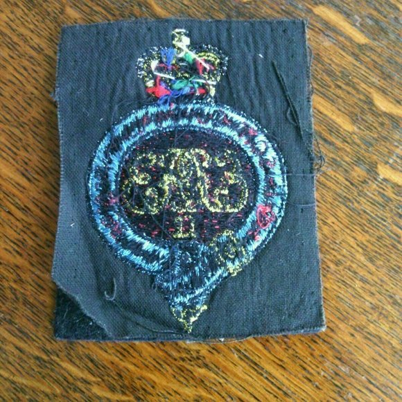 Vintage Royal Grenadier Guards Embroidered Gold Silver Blazer Badge Pocket Patch - Picture 8 of 16
